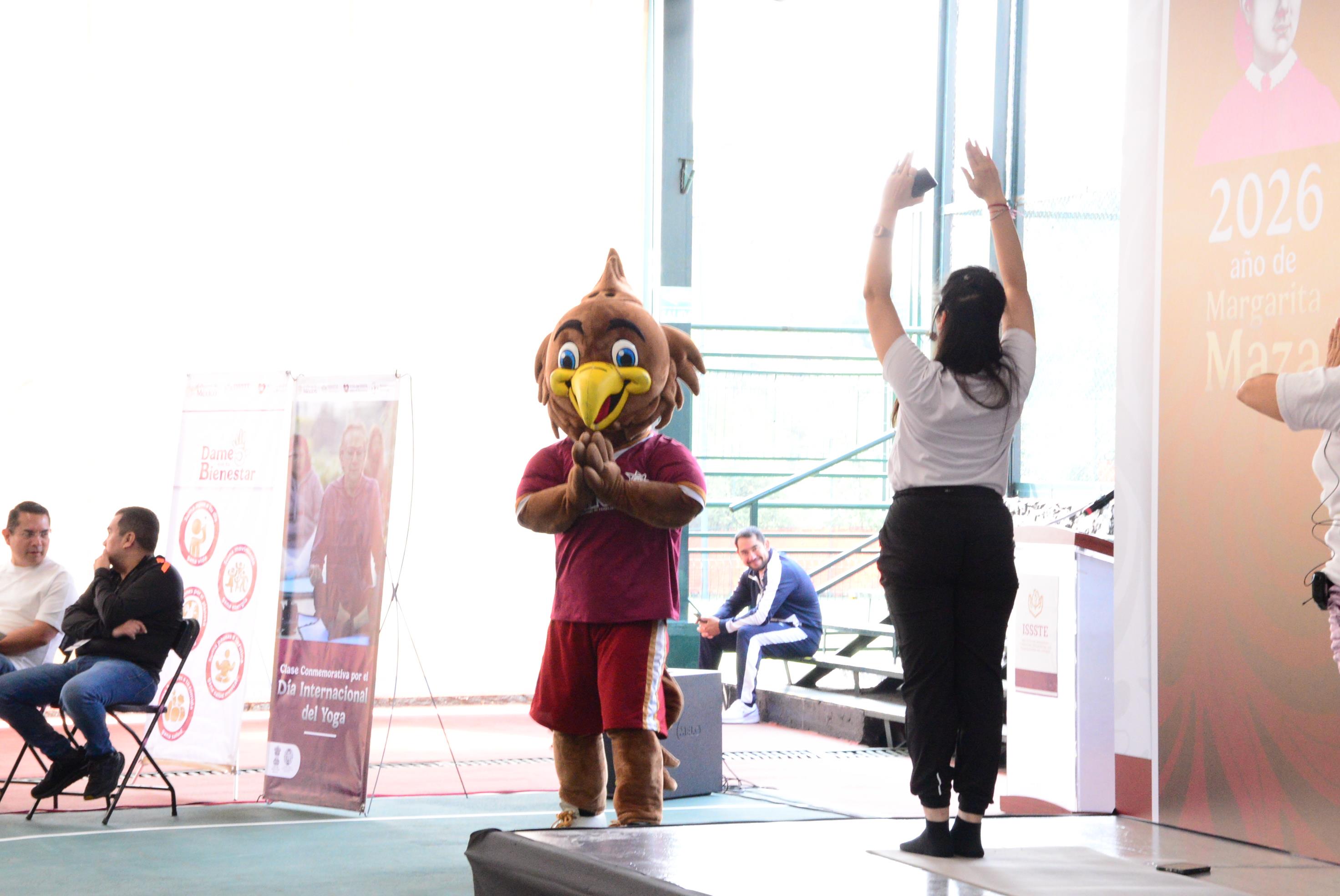 Clase Conmemorativa Por el “Día Internacional Del Yoga”, en el Centro Social, Cultural y Deportivo del SNTISSSTE